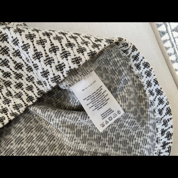 ETT TWA by ANTHROPOLOGIE Ivory Buttoned Blouse Top with Navy Gold Accents - Picture 6 of 7